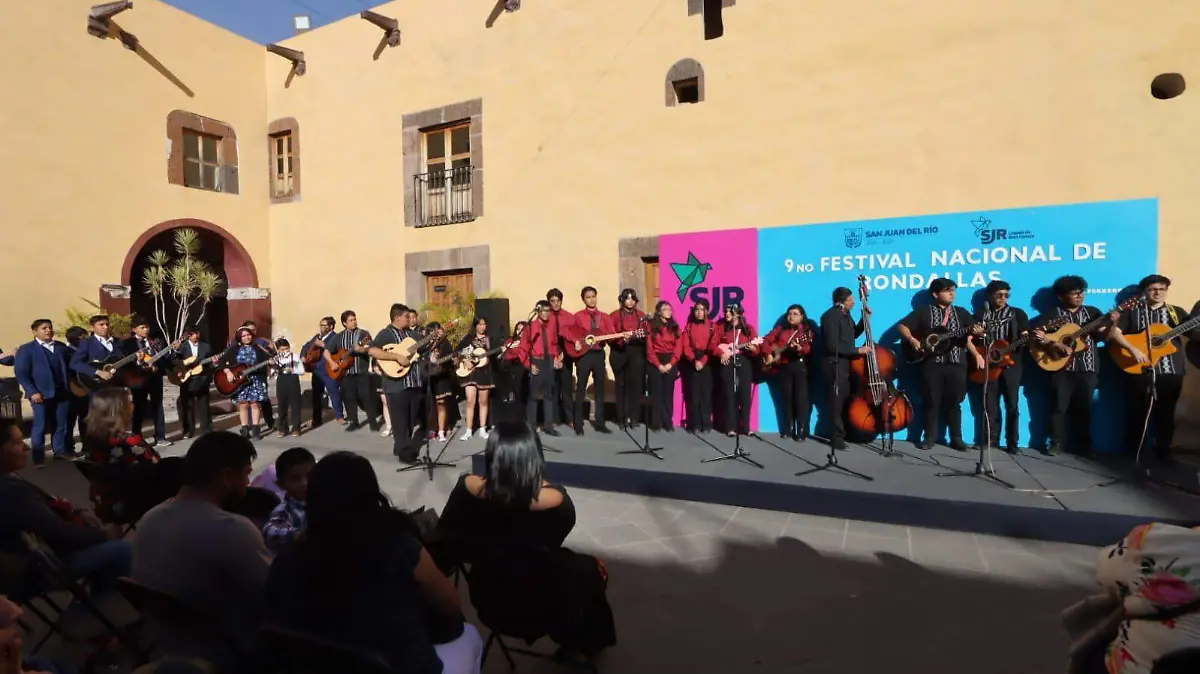 FOTO PRINCIPAL SJR La rondalla monumental interpretó Pídeme la luna